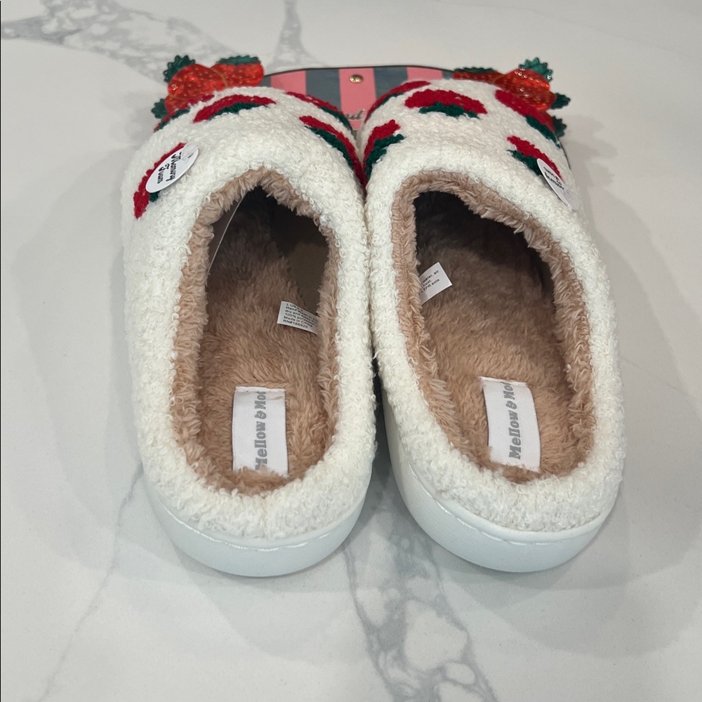 🍓🍓Slippers & Hair🍓Clips!! - Picture 8 of 12
